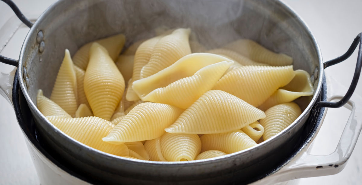 Cooked jumbo pasta shells draining in a collander.