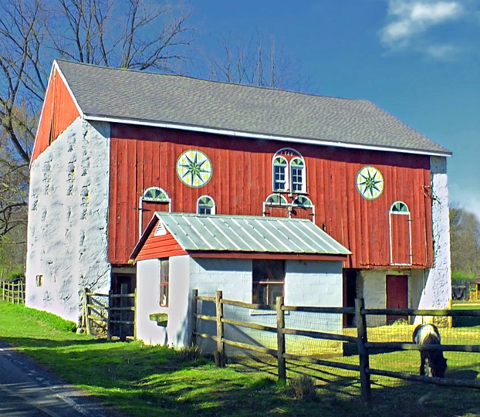Pennsylvania Dutch hex sign on barn