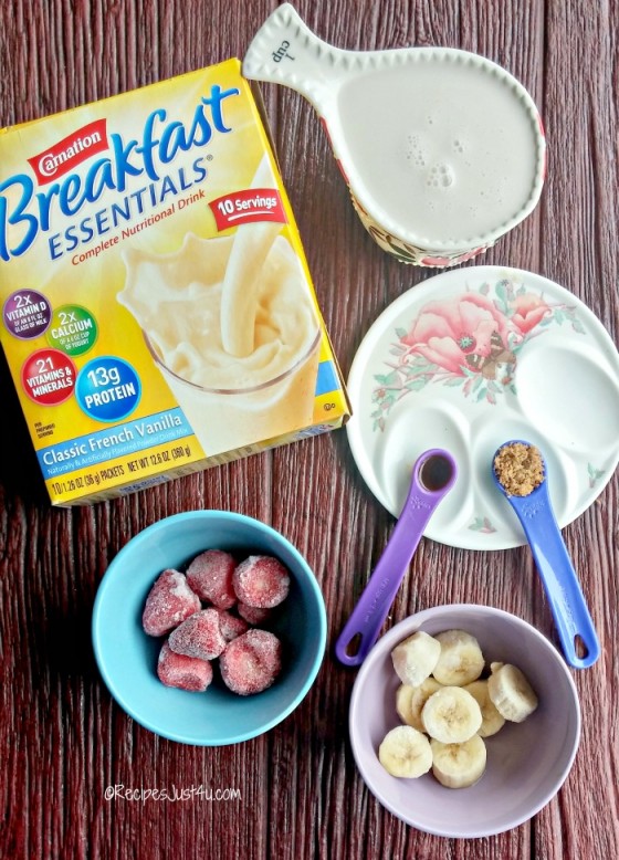 Skinny Strawberry Banana Smoothie with Almond Milk