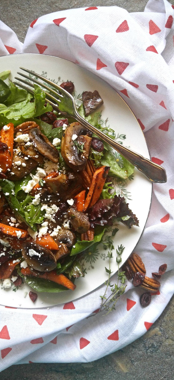This roasted carrot salad with cranberries and pecans is topped with feta cheese and roasted mushrooms in a balsamic dressing. #roastcarrots #healthysalads