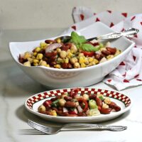 Mediterranean salad with chickpeas